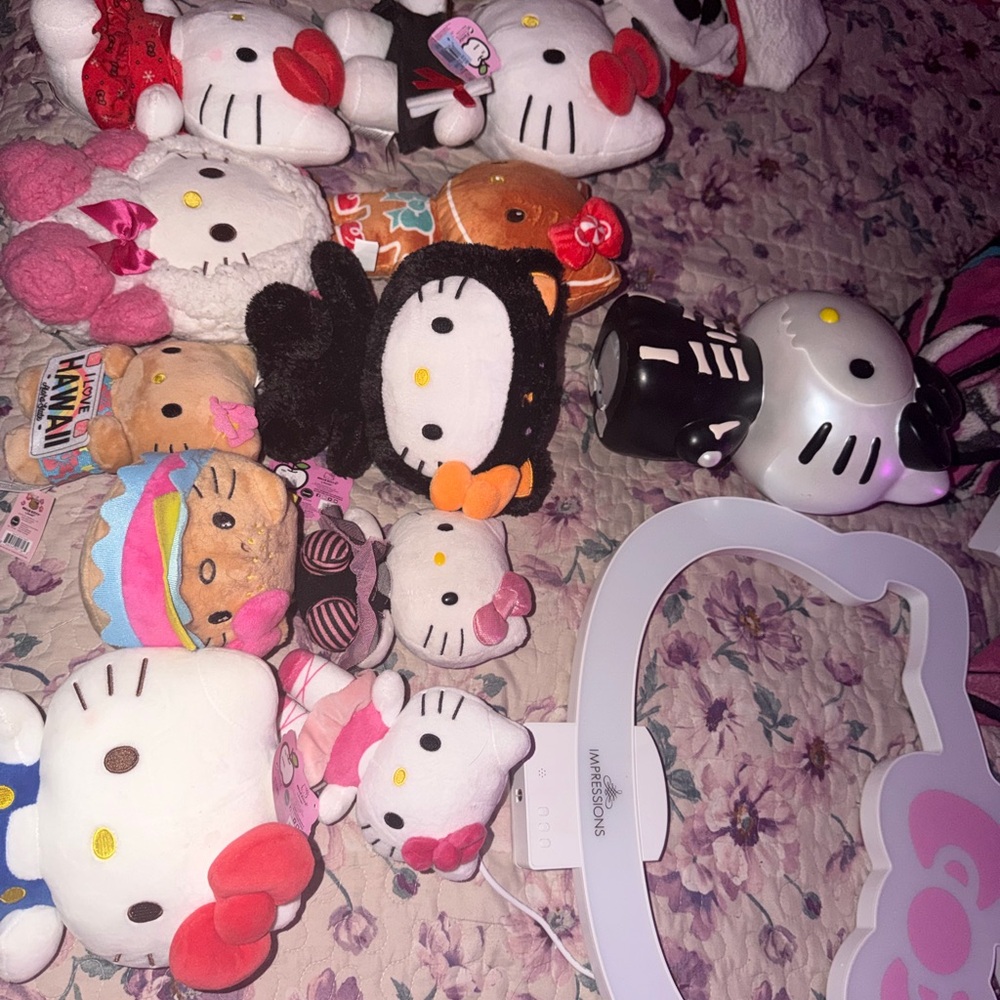 Hello Kitty Plush Collection - Pink, Black, White